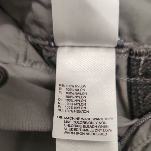 The North Face Gray Cargo Shorts Lightweight Roll-Up - Picture 3 of 4